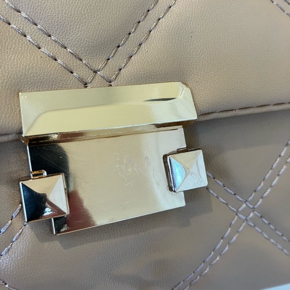 Quilted Chain Crossbody/ Shoulder Handbag Khaki with gold hardware - Picture 6 of 7